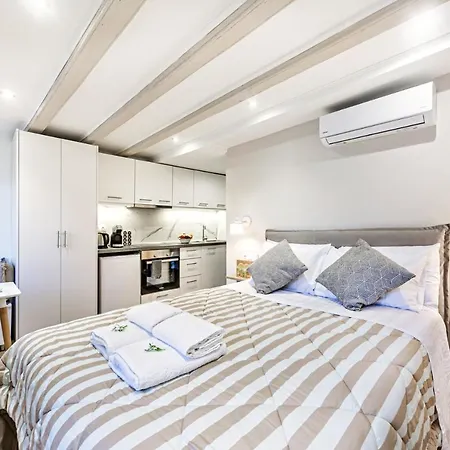 Apartament Ionian Citizen Atelier *